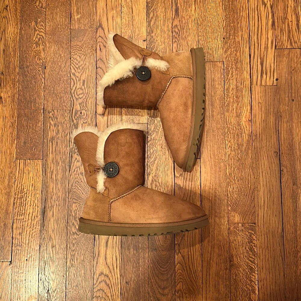 UGG Bailey Button Boots in Chestnut